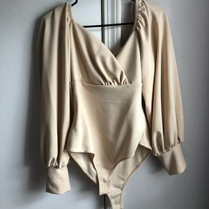 NWOT Forever 21 Puffy sleeve cross body bodysuit